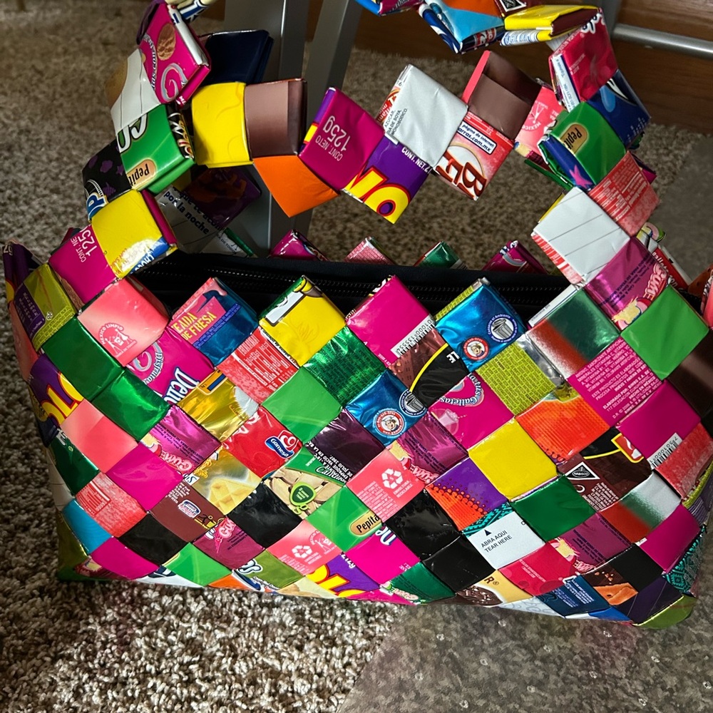 Wrapper handbag - Picture 2 of 6